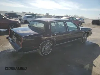 1985 Cadillac Fleetwood z VIN 1G6CB6984F4218496, wystawiony jako Copart lot #77674544 z przebiegiem 49 089 mil mil oraz Tytuł czysty. Historia ofert i sprzedaży dostępna na DreamBid. Obrazek 3.