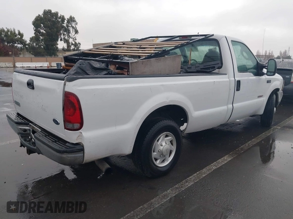 2004 Ford F-250 XL z VIN 1FTNF20P04ED86750, wystawiony jako IAAI lot #41197727 z przebiegiem 320 643 mil mil oraz . Historia ofert i sprzedaży dostępna na DreamBid. Obrazek 4.