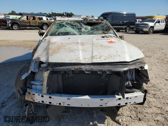 2022 Chrysler 300 Touring L with VIN 2C3CCADG1NH163135, listed as a Copart auction lot 84762584 with 40,688 mi miles and Salvage Title. Bid and sale history available at carsss.com. Image 5.