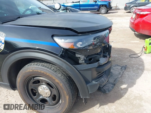 2020 Ford Police Interceptor Utility z VIN 1FM5K8AB2LGC51317, wystawiony jako IAAI lot #41755681 z przebiegiem 102 945 mil mil oraz . Historia ofert i sprzedaży dostępna na DreamBid. Obrazek 17.