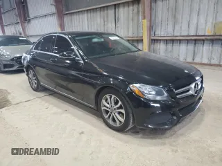 2018 Mercedes-Benz C 300 z VIN 55SWF4JB5JU219795, wystawiony jako Copart lot #53573385 z przebiegiem 109 462 mil mil oraz Czysty tytuł • Clean title. Historia ofert i sprzedaży dostępna na DreamBid. Obrazek 4.