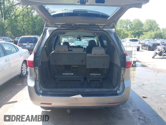 2018 Toyota Sienna LE Auto Access Seat with VIN 5TDKZ3DC9JS904884, listed as a IAAI auction lot 42132992 with 157,974 mi miles and . Bid and sale history available at DreamBid. Image 18.