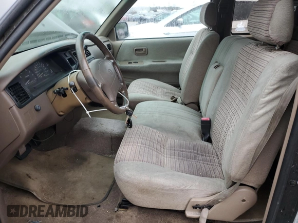 1995 Toyota T100 SR5 z VIN JT4VD12F0S0007793, wystawiony jako Copart lot #85020824 z przebiegiem 226 806 mil mil oraz Czysty tytuł • Clean title. Historia ofert i sprzedaży dostępna na DreamBid. Obrazek 7.