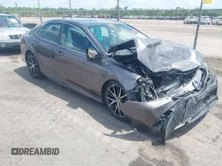 2022 Toyota Camry SE z VIN 4T1G11AK0NU057778, wystawiony jako IAAI lot #42094950 z przebiegiem 115 649 mil mil oraz . Historia ofert i sprzedaży dostępna na DreamBid. Obrazek 1.
