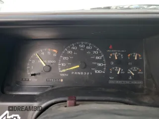 1996 Chevrolet Suburban with VIN 3GNEC16R5TG149147, listed as a Copart auction lot 84827204 with 320,305 mi miles and Salvage title. Bid and sale history available at DreamBid. Image 9.