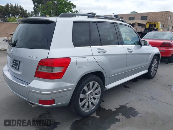 2010 Mercedes-Benz GLK GLK 350 with VIN WDCGG8HB1AF486972, listed as a IAAI auction lot 42109132 with 177,747 mi miles. Bid and sale history available at carsss.com. Image 4.