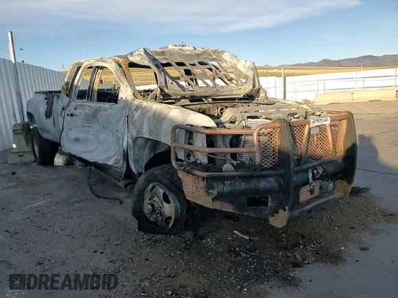 2014 Chevrolet Silverado 3500HD LTZ z VIN 1GC4K1C85EF117886, wystawiony jako Copart lot #50404755 z przebiegiem Nie podano mil oraz Nie do naprawy • Non repairable. Historia ofert i sprzedaży dostępna na DreamBid. Obrazek 12.