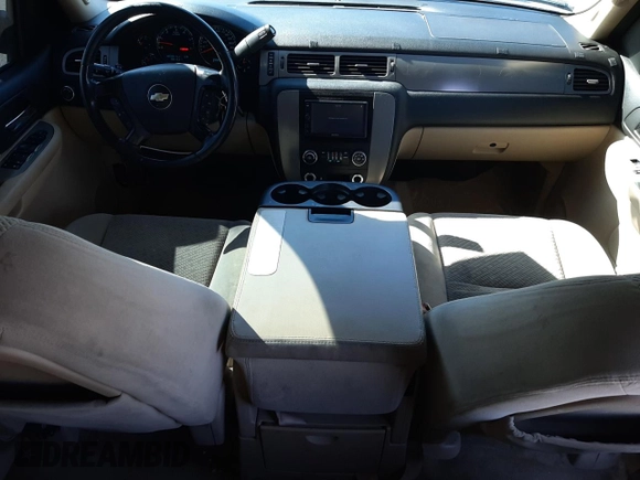 2008 Chevrolet Tahoe LS z VIN 1GNFC13C08R165865, wystawiony jako Copart lot #58601235 z przebiegiem 173 735 mil mil oraz Czysty tytuł • Clean title. Historia ofert i sprzedaży dostępna na DreamBid. Obrazek 8.