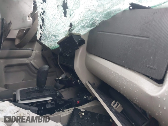 2012 Ford Escape XLS z VIN 1FMCU9C73CKB34021, wystawiony jako IAAI lot #40971529 z przebiegiem Nie podano mil oraz . Historia ofert i sprzedaży dostępna na DreamBid. Obrazek 5.