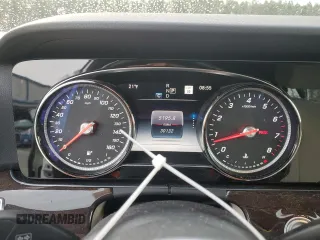 2019 Mercedes-Benz E 450 with VIN WDDZH6JB7KA683563, listed as a Copart auction lot 41882745 with 30,132 mi miles and Salvage Title. Bid and sale history available at DreamBid. Image 9.