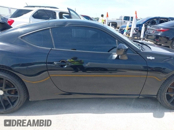 2014 Scion FR-S z VIN JF1ZNAA10E8703778, wystawiony jako IAAI lot #42264695 z przebiegiem 117 889 mil mil oraz . Historia ofert i sprzedaży dostępna na DreamBid. Obrazek 13.