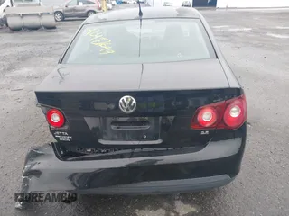 2010 Volkswagen Jetta Limited Edition z VIN 3VWAZ7AJ3AM096583, wystawiony jako IAAI lot #42487699 z przebiegiem 194 527 mil mil oraz . Historia ofert i sprzedaży dostępna na DreamBid. Obrazek 16.