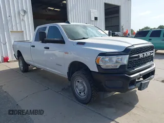 2022 Ram 2500 Tradesman z VIN 3C6UR5HJ2NG202690, wystawiony jako IAAI lot #42450237 z przebiegiem 75 120 mil mil oraz . Historia ofert i sprzedaży dostępna na DreamBid. Obrazek 1.
