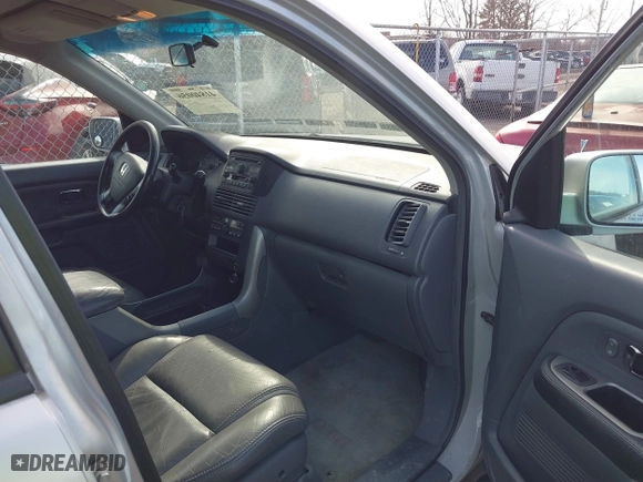 2003 Honda Pilot EX with VIN 2HKYF18553H556321, listed as a IAAI auction lot 41840056 with 110,352 mi miles. Bid and sale history available at carsss.com. Image 5.