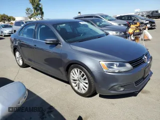 2011 Volkswagen Jetta SEL с VIN 3VWGX7AJXBM320093, выставлен на аукционе Copart как лот 72485144 с пробегом 102 800 миль миль и Списание • Salvage title. История ставок и продаж доступна на DreamBid. Изображение 4.
