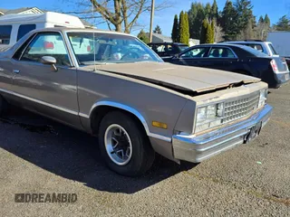 1983 GMC Caballero z VIN 1GTCW8092DR501014, wystawiony jako Copart lot #47653195 z przebiegiem 139 239 mil mil oraz Tytuł czysty. Historia ofert i sprzedaży dostępna na DreamBid. Obrazek 1.