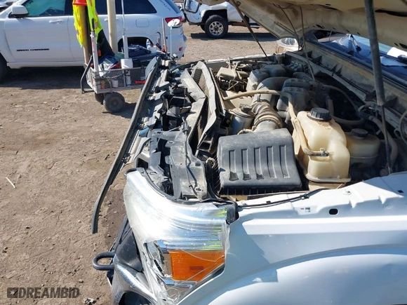 2015 Ford Super Duty F-250 SRW Lariat with VIN 1FT7W2B63FEC16902, listed as a IAAI auction lot 40648072 with 256,769 mi miles. Bid and sale history available at carsss.com. Image 6.