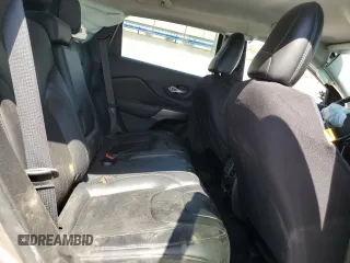 2020 Jeep Cherokee Latitude Plus z VIN 1C4PJMLX9LD510176, wystawiony jako Copart lot #55903585 z przebiegiem 67 151 mil mil oraz Szkoda całkowita • Salvage title. Historia ofert i sprzedaży dostępna na DreamBid. Obrazek 11.