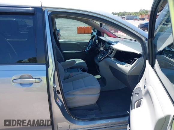 2018 Toyota Sienna LE Auto Access Seat with VIN 5TDKZ3DC0JS940186, listed as a IAAI auction lot 41991827 with 80,071 mi miles and . Bid and sale history available at DreamBid. Image 5.
