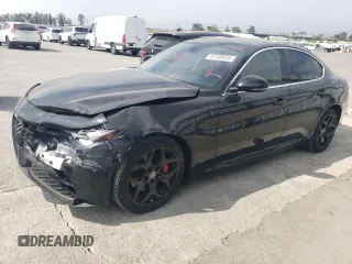 2019 Alfa Romeo Giulia z VIN ZARFAMAN9K7621522, wystawiony jako Copart lot #53130015 z przebiegiem 50 843 mil mil oraz Szkody całkowita. Historia ofert i sprzedaży dostępna na DreamBid. Obrazek 1.
