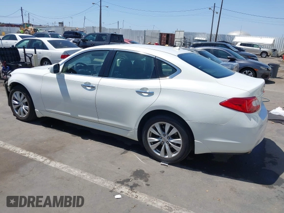 2011 Infiniti M z VIN JN1BY1AR2BM370448, wystawiony jako IAAI lot #42541773 z przebiegiem 133 188 mil mil oraz . Historia ofert i sprzedaży dostępna na DreamBid. Obrazek 3.