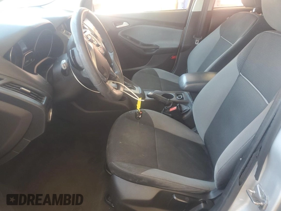 2014 Ford Focus SE z VIN 1FADP3K29EL239636, wystawiony jako Copart lot #59054945 z przebiegiem 130 960 mil mil oraz Czysty tytuł • Clean title. Historia ofert i sprzedaży dostępna na DreamBid. Obrazek 7.