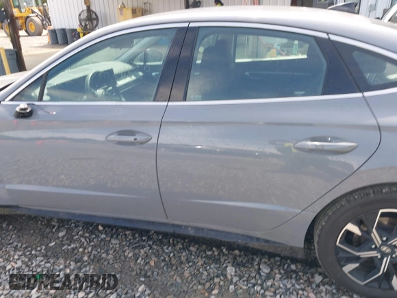 2024 Hyundai Sonata SEL z VIN KMHL64JA3RA398298, wystawiony jako IAAI lot #42462477 z przebiegiem 21 843 mil mil oraz . Historia ofert i sprzedaży dostępna na DreamBid. Obrazek 15.