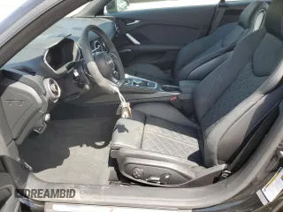 2023 Audi TTS z VIN TRUA1AFV5P1008454, wystawiony jako Copart lot #56444184 z przebiegiem 899 mil mil oraz Szkody całkowita. Historia ofert i sprzedaży dostępna na DreamBid. Obrazek 7.
