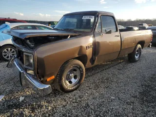 1988 Dodge D/W 100 with VIN 1B7FD04XXJS678038, listed as a Copart auction lot 84737964 with 19,276 mi miles and Salvage Title. Bid and sale history available at carsss.com. Image 1.