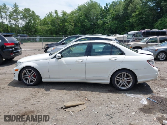 2013 Mercedes-Benz C 300 Sport с VIN WDDGF8AB1DA793939, выставлен на аукционе IAAI как лот 42537158 с пробегом 211 600 миль миль и . История ставок и продаж доступна на DreamBid. Изображение 14.