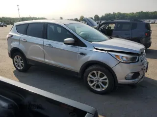 2017 Ford Escape SE z VIN 1FMCU9G99HUF01057, wystawiony jako Copart lot #60351695 z przebiegiem Nie podano mil oraz Czysty tytuł • Clean title. Historia ofert i sprzedaży dostępna na DreamBid. Obrazek 4.