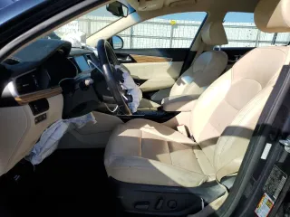 2017 Kia Cadenza Premium z VIN KNALB4J15H5073415, wystawiony jako Copart lot #53376385 z przebiegiem 68 623 mil mil oraz Szkody całkowita. Historia ofert i sprzedaży dostępna na DreamBid. Obrazek 7.