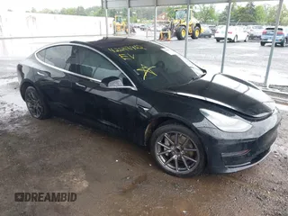 2018 Tesla Model 3 Long Range Battery z VIN 5YJ3E1EA7JF122976, wystawiony jako IAAI lot #42248932 z przebiegiem 129 180 mil mil oraz . Historia ofert i sprzedaży dostępna na DreamBid. Obrazek 1.