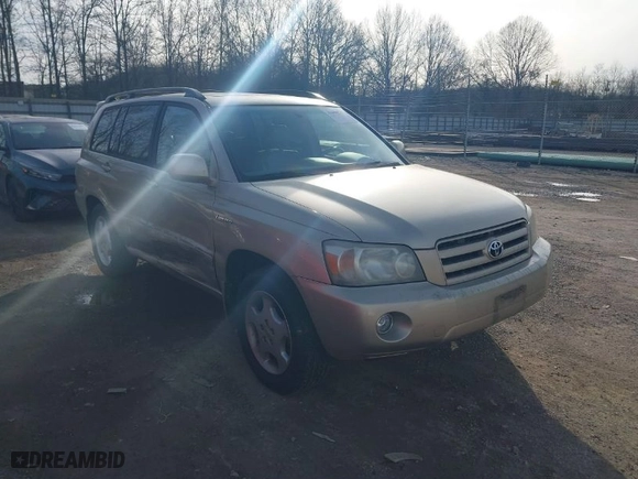 2004 Toyota Highlander with VIN JTEDP21A340025105, listed as a IAAI auction lot 41600732 with 221,239 mi miles. Bid and sale history available at carsss.com. Image 1.