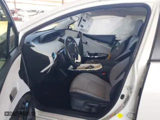 2017 Toyota Prius Two with VIN JTDKARFUXH3544469, listed as a IAAI auction lot 41831644 with 114,686 mi miles. Bid and sale history available at carsss.com. Image 5.