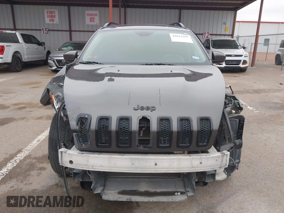 2018 Jeep Cherokee Latitude with VIN 1C4PJLCB1JD588916, listed as a IAAI auction lot 41019397 with 135,929 mi miles. Bid and sale history available at carsss.com. Image 12.