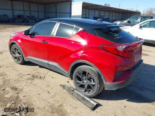 2021 Toyota C-HR LE with VIN JTNKHMBX2M1121238, listed as a IAAI auction lot 41417415 with 31,910 mi miles. Bid and sale history available at carsss.com. Image 3.