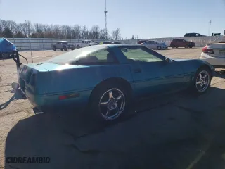 1992 Chevrolet Corvette with VIN 1G1YY23P7N5102219, listed as a Copart auction lot 88132865 with 123,338 mi miles and Salvage Title. Bid and sale history available at carsss.com. Image 3.