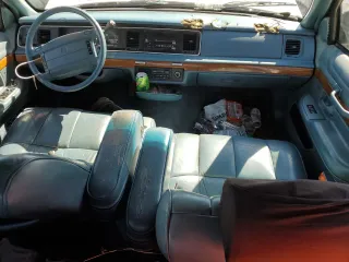 1994 Mercury Grand Marquis LS z VIN 2MELM75W1RX675988, wystawiony jako Copart lot #49810835 z przebiegiem 117 315 mil mil oraz Czysty tytuł • Clean title. Historia ofert i sprzedaży dostępna na DreamBid. Obrazek 8.