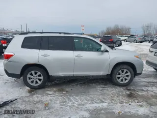 2013 Toyota Highlander with VIN 5TDBK3EH0DS255530, listed as a IAAI auction lot 41420527 with 118,810 mi miles. Bid and sale history available at carsss.com. Image 13.