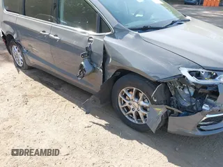 2022 Chrysler Pacifica Touring L with VIN 2C4RC1BG3NR168565, listed as a IAAI auction lot 42150290 with 61,750 mi miles and . Bid and sale history available at DreamBid. Image 6.