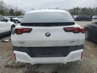 2025 BMW X2 xDrive28i with VIN WBX63GM0XS5085930, listed as a Copart auction lot 44300815 with 8,157 mi miles and Salvage Title. Bid and sale history available at carsss.com. Image 6.