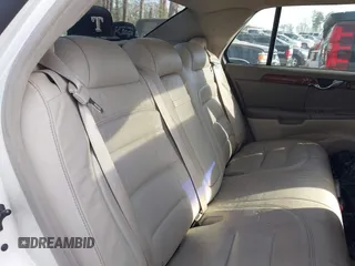 2002 Cadillac DeVille z VIN 1G6KD54Y72U218221, wystawiony jako IAAI lot #41842554 z przebiegiem 117 430 mil mil oraz . Historia ofert i sprzedaży dostępna na DreamBid. Obrazek 8.
