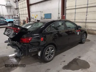 2023 Kia Forte LXS z VIN 3KPF24AD4PE646186, wystawiony jako IAAI lot #42137342 z przebiegiem 15 866 mil mil oraz . Historia ofert i sprzedaży dostępna na DreamBid. Obrazek 4.