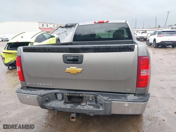 2013 Chevrolet Silverado 1500 LT with VIN 1GCRCSE08DZ119936, listed as a IAAI auction lot 41464530 with 215,080 mi miles. Bid and sale history available at carsss.com. Image 17.