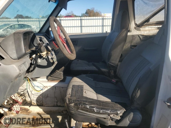 1990 Geo Tracker z VIN 2CNBJ18UXL6217744, wystawiony jako Copart lot #84203244 z przebiegiem 23 221 mil mil oraz Szkody całkowita. Historia ofert i sprzedaży dostępna na DreamBid. Obrazek 7.