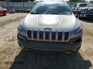 2017 Jeep Cherokee Trailhawk z VIN 1C4PJMBSXHW616640, wystawiony jako Copart lot #56380655 z przebiegiem 139 515 mil mil oraz Szkoda całkowita • Salvage title. Historia ofert i sprzedaży dostępna na DreamBid. Obrazek 5.