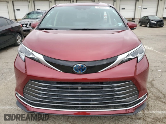 2021 Toyota Sienna Limited z VIN 5TDERKECXMS032404, wystawiony jako Copart lot #55144615 z przebiegiem 26 814 mil mil oraz Czysty tytuł • Clean title. Historia ofert i sprzedaży dostępna na DreamBid. Obrazek 5.