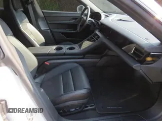 2022 Porsche Taycan 4 z VIN WP0BA2Y19NSA67581, wystawiony jako Copart lot #59634035 z przebiegiem 6 775 mil mil oraz Szkoda całkowita • Salvage title. Historia ofert i sprzedaży dostępna na DreamBid. Obrazek 5.