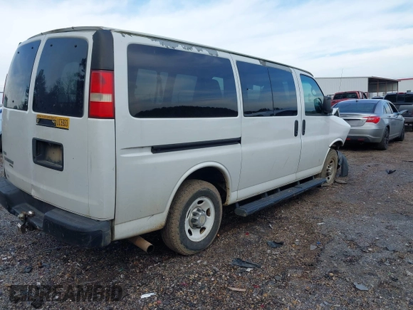 2011 Chevrolet Express Passenger LS z VIN 1GAWGPFG7B1119978, wystawiony jako IAAI lot #41437456 z przebiegiem 223 234 mil mil oraz . Historia ofert i sprzedaży dostępna na DreamBid. Obrazek 4.